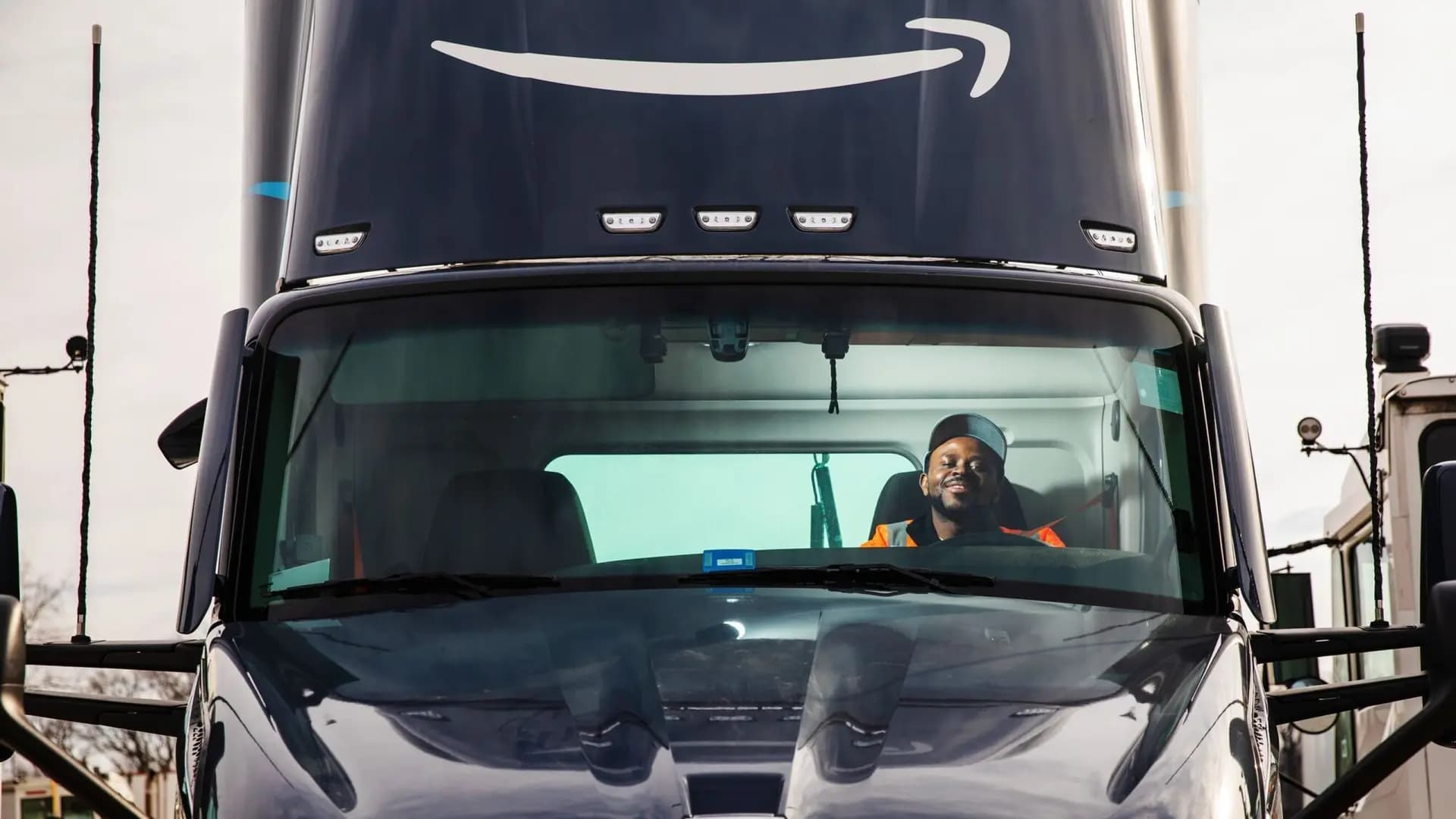 Local Truck Drivers: Daily Home Routes, Real Salaries, Benefits, and Application Guide